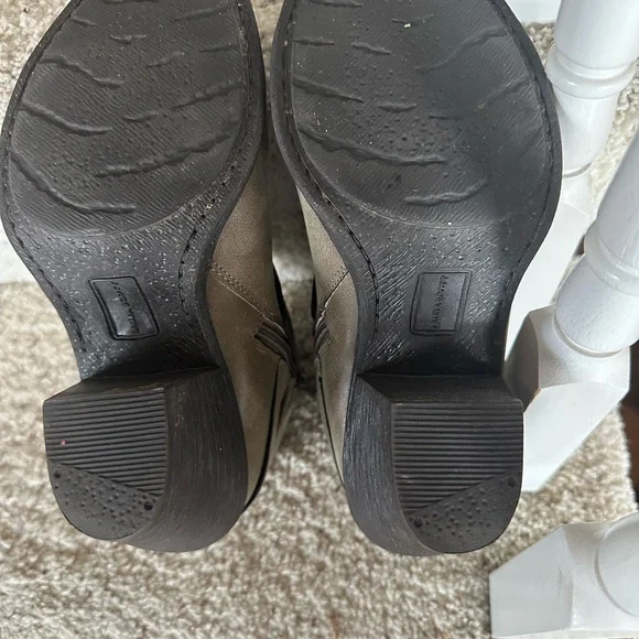 Laura Scott Boots - Picture 6 of 6